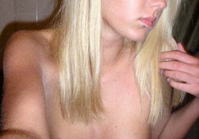 Blonde coquine qui cherche a faire des rencontres