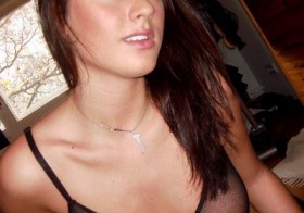 Brunette cherche une rencontre avec x à Arles